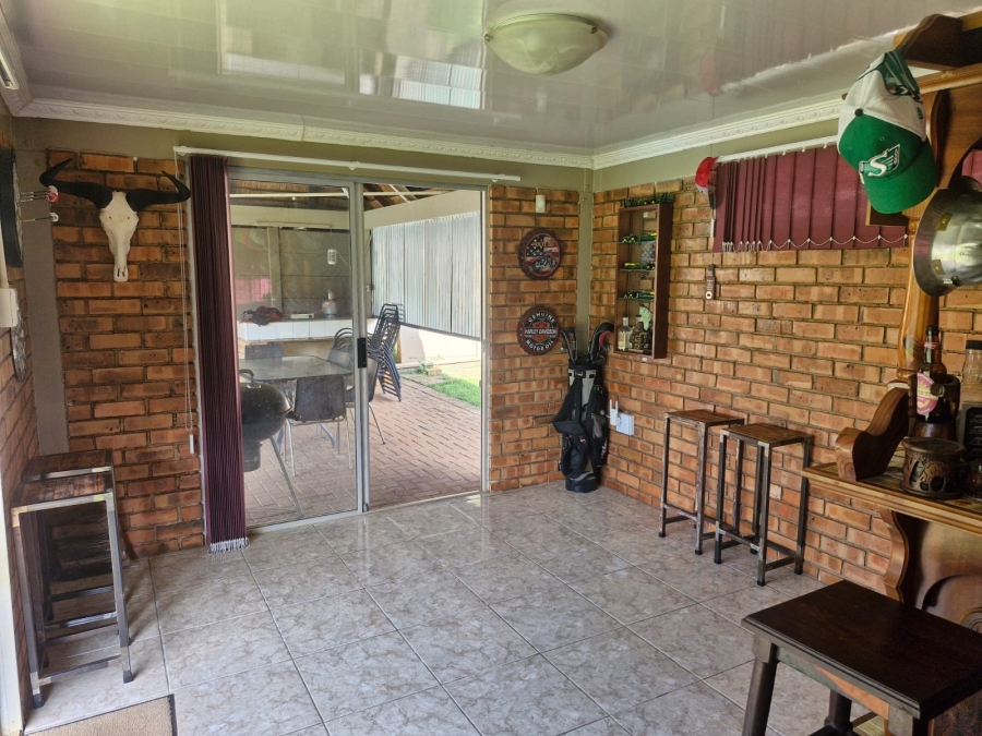 To Let 3 Bedroom Property for Rent in Flamwood North West